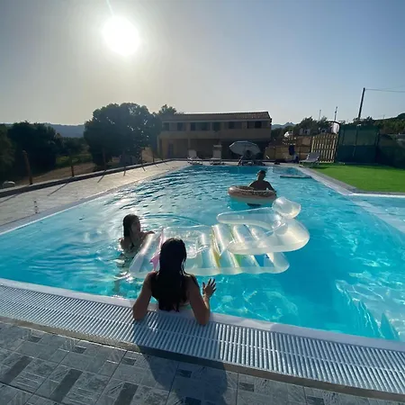 Κατάλυμα σε φάρμα Lu Branu *